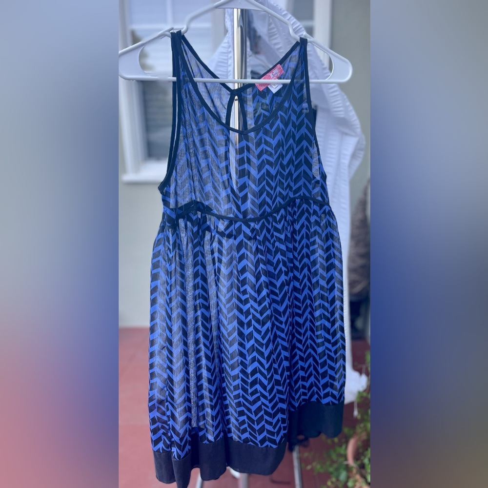 Sheer Blue Pattern Top - Picture 2 of 3